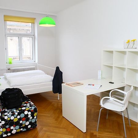 Hostel & Guesthouse Kaiser 23 Vienna Room photo