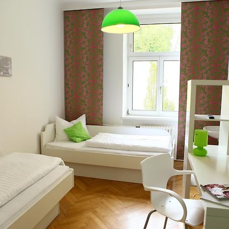 Hostel & Guesthouse Kaiser 23 Vienna Room photo