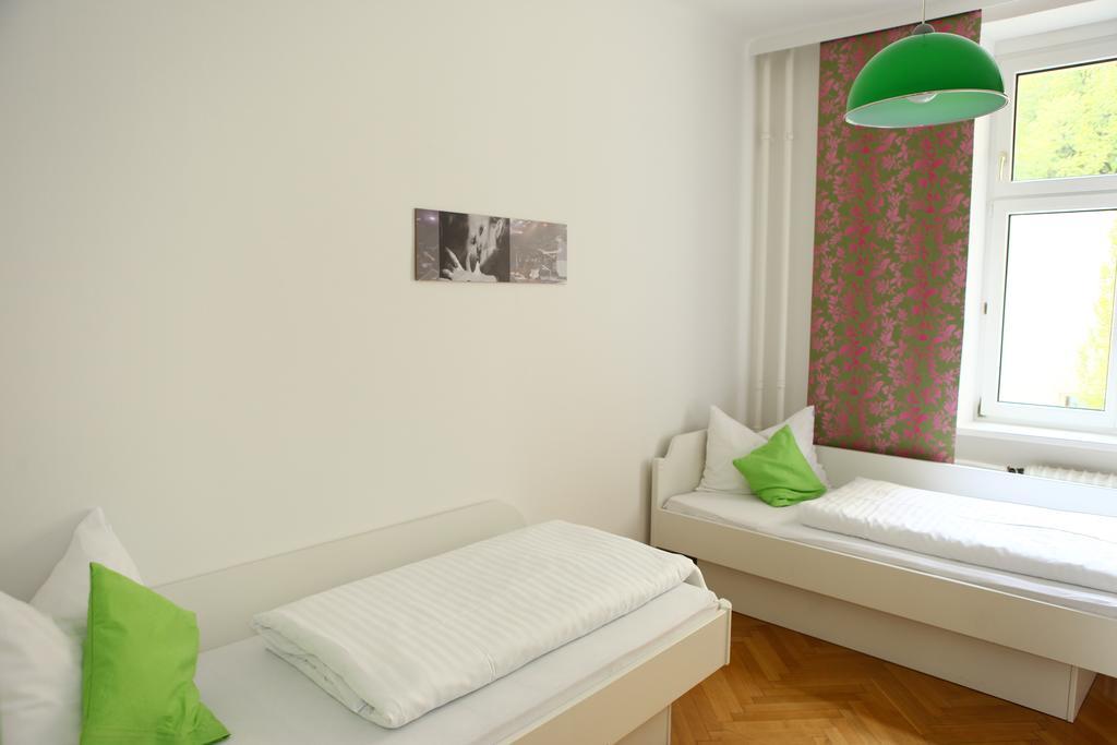 Hostel & Guesthouse Kaiser 23 Vienna Room photo