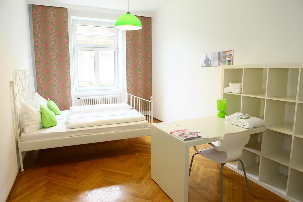 Hostel & Guesthouse Kaiser 23 Vienna Room photo